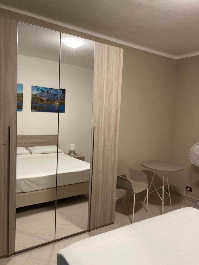 Apartment "Borgo Olivetti" Ivrea Buitenkant foto